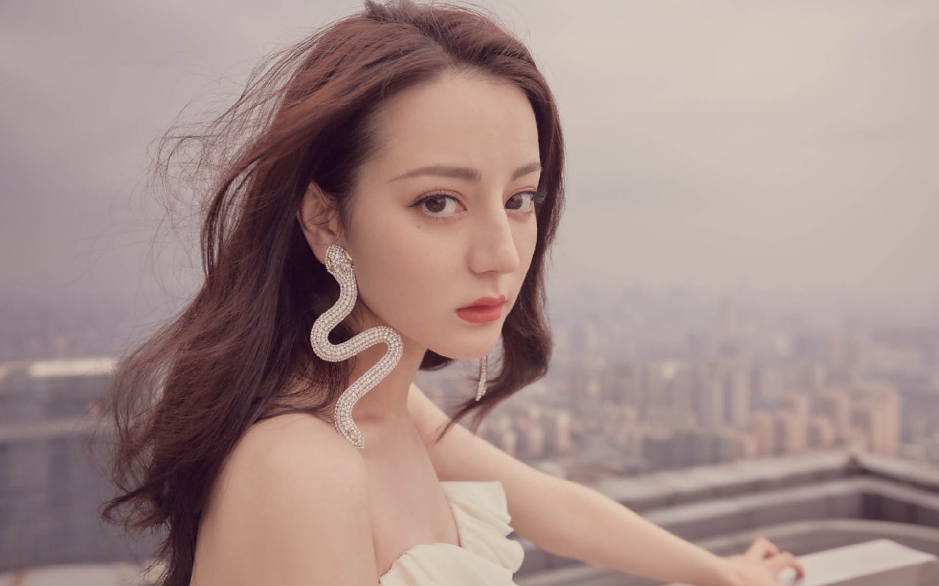 足球娱乐：明星跨界出演电影或综艺带来的流量，明星足球比赛