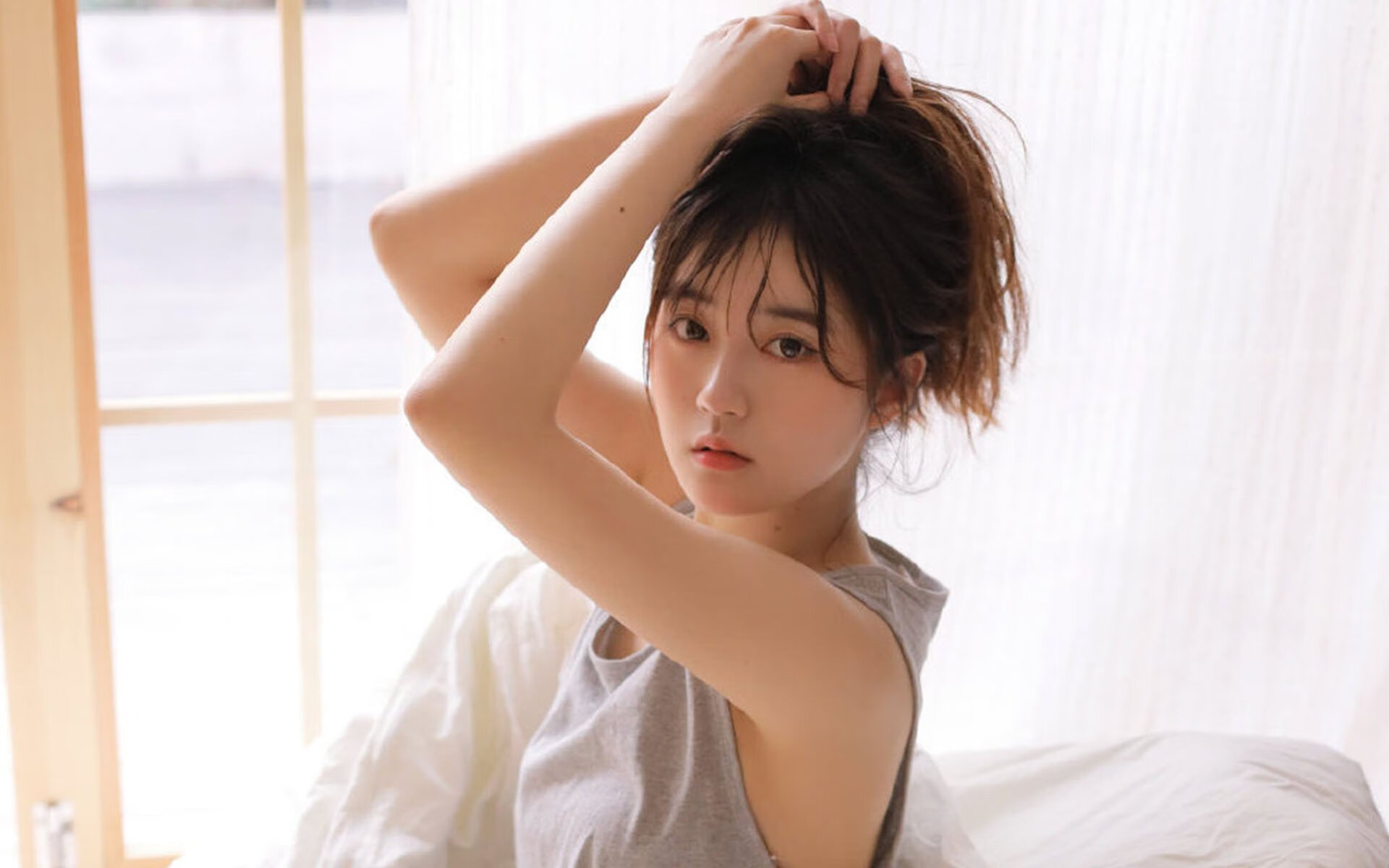 塞维利亚通过边路起球制造射门机会,塞维利亚队套